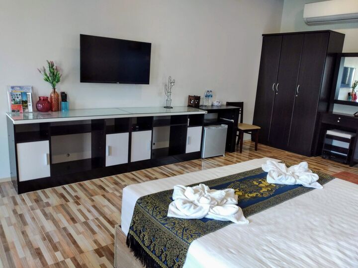 room detail thumbnail 1