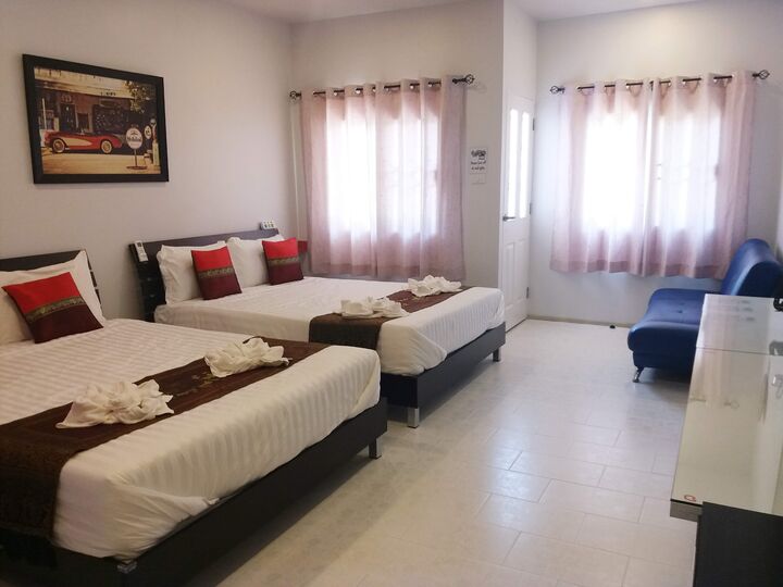 room detail thumbnail 1