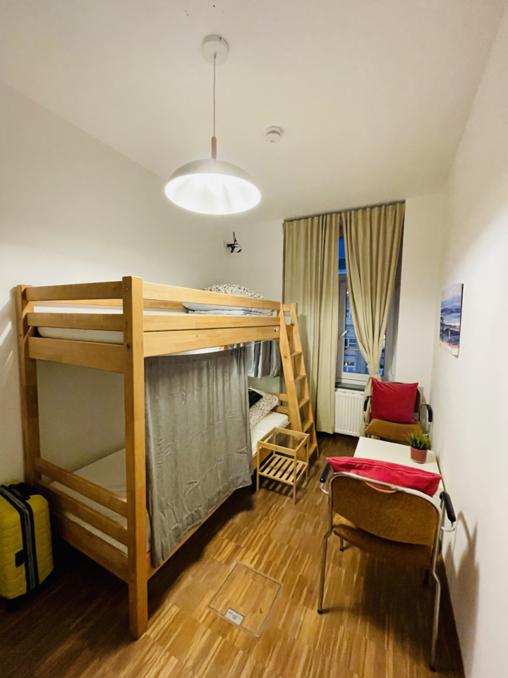 room detail thumbnail 2