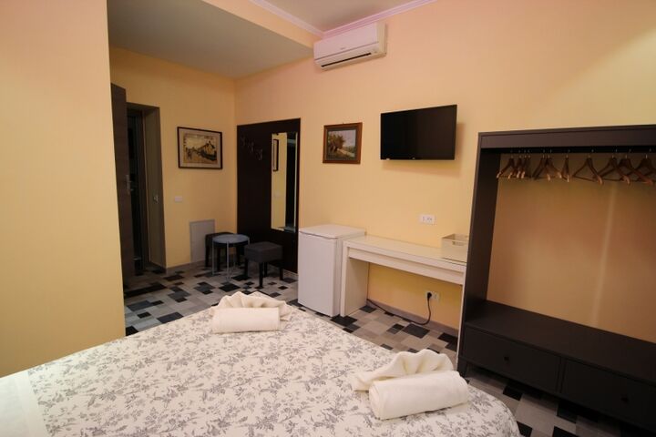 room detail thumbnail 2