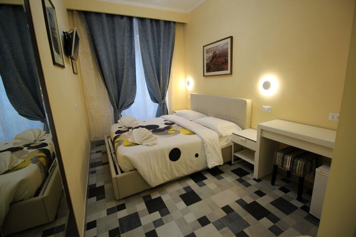 room detail thumbnail 1