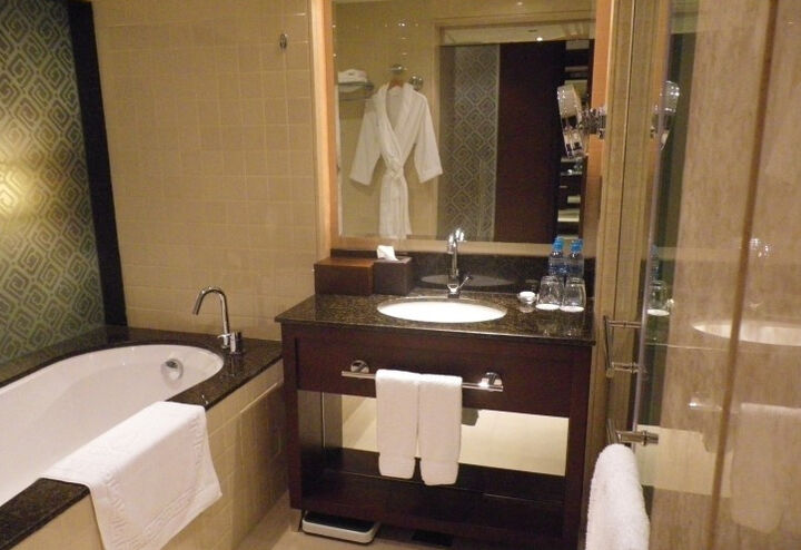 room detail thumbnail 2