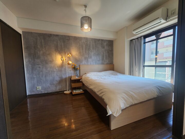 room detail thumbnail 1