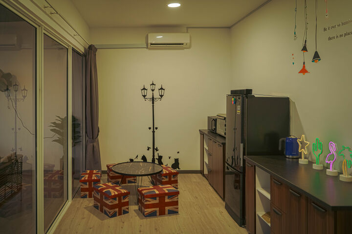 room detail thumbnail 2