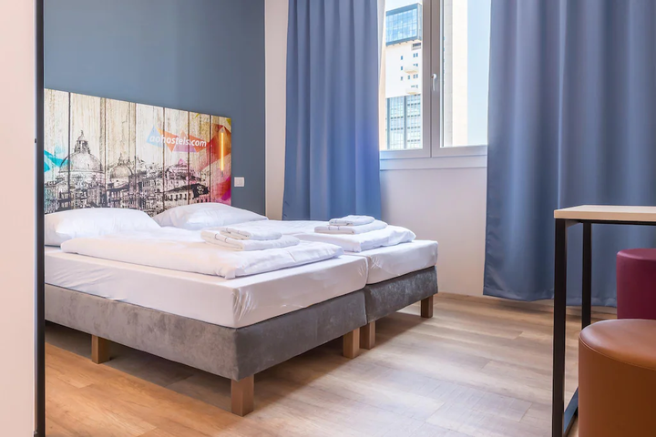 room detail thumbnail 1