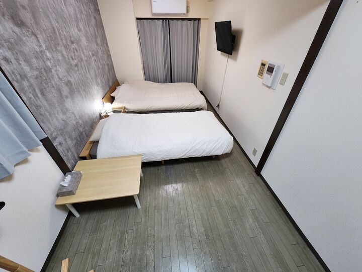 room detail thumbnail 2
