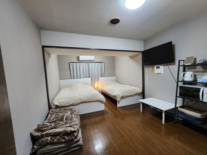 room detail thumbnail 2