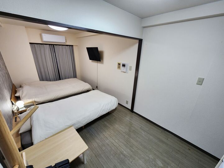 room detail thumbnail 1