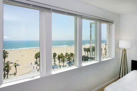 에어 베니스 온 더 비치