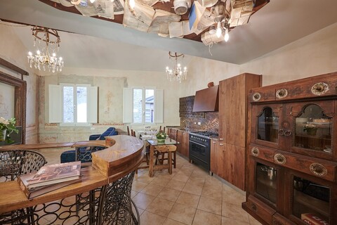 레오니 스위트 바이 메가