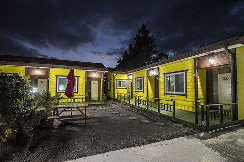 유채꽃길에 머문시간 펜션