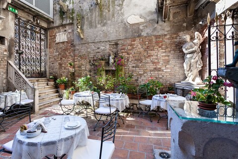 호텔 알 폰테 모세니조