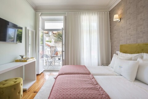 프레디카도스 두 도우로 팰리스