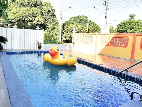 반 레이니 풀 빌라 후아 힌