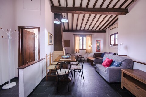 뷰 투 더 두오모 저스트 인프런트 오브 피티-팰리스