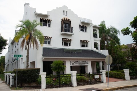 디 이오 인 - 다운타운