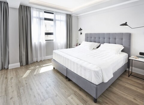 더 아티스트 아테네