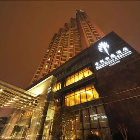 로열 스위트 & 타워