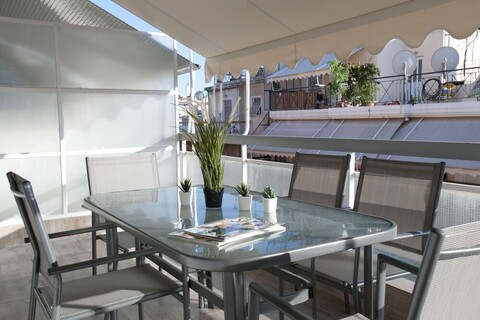 콜로노스 - 어 레노베드 아파트먼트