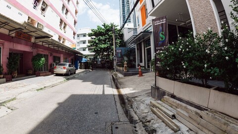 스텝 원 앳 방콕