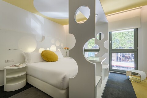 룸 메이트 파우, 바르셀로나