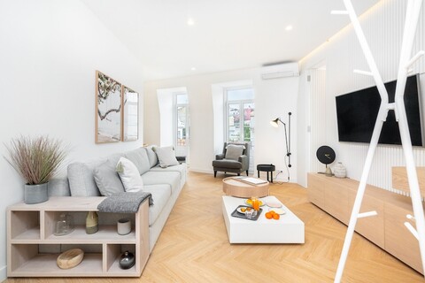 럭셔리 듀플렉스 프라임 로케이션