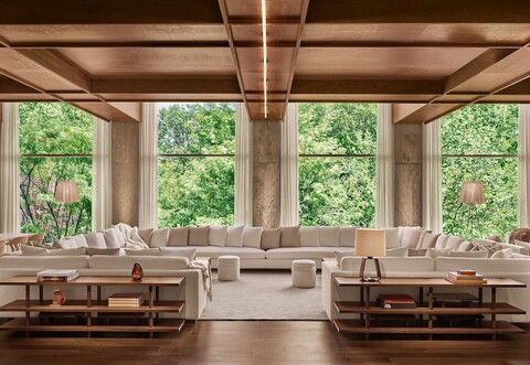 퍼블릭, 언 이안 슈레거 호텔