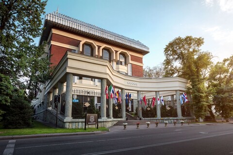 더 도스틱 호텔