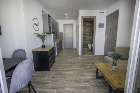 레이즈 아베로프 서비스드 아파트먼트