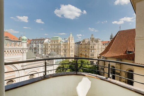 골드 아트 아파트먼트