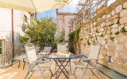 스텝스 올드 타운 아파트먼트 바이 이룬도