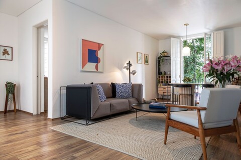 아줄 코르도바 바이 더 로컬 웨이