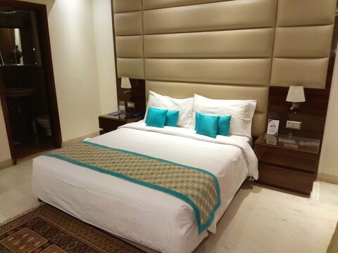 더 레전드 인 - 뉴델리