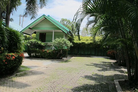 더 그린 리조트 스리 라차