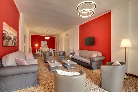 아카데미아 오페라 디럭스