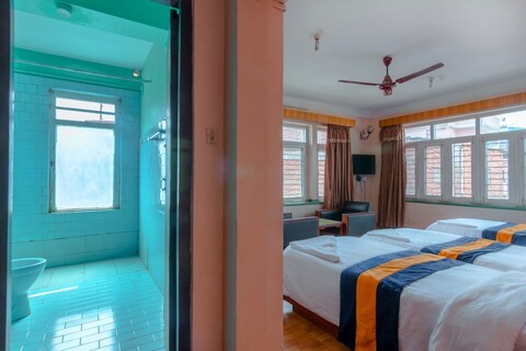 호텔 리버 홀리데이 인