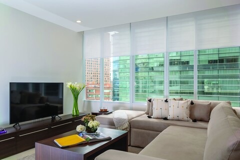 보티첼리 타워 바이 더 로컬 웨이