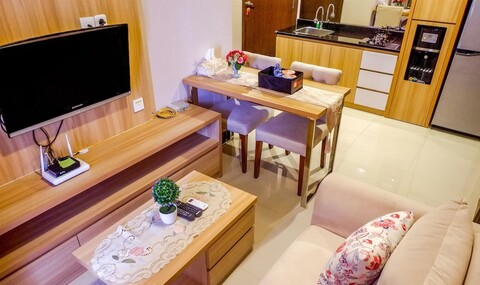 웜 인테리어 아파트먼트 니어 MT 하르요노 앤드 짜왕