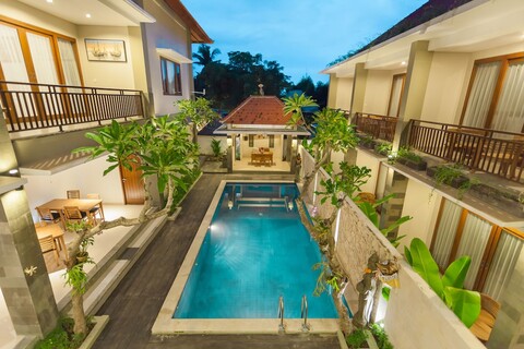 자니스 플레이스 코티지