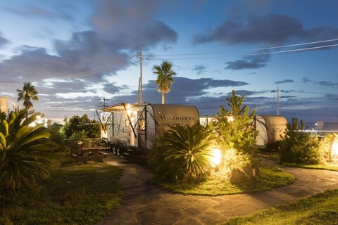 메이 더 호텔 카라반