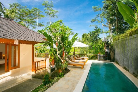 페잔티안 빌라 & 와룽