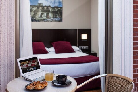 호텔 클레멘트 바라하스