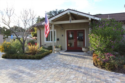 몬트레이 페닌술라 인