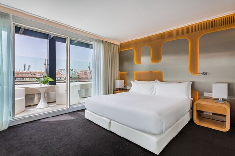 룸 메이트 오스카, 마드리드