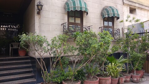 더 메트로폴리스 게스트 하우스, RK 아쉬람 메트로역 근처