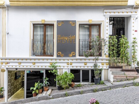 카디르가 안틱 호텔