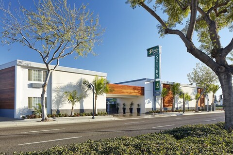 스튜디오 인 앤 스위트 앳 프로메나드 다우니