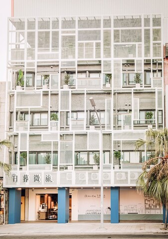 트래블러-인 데이 문 호텔