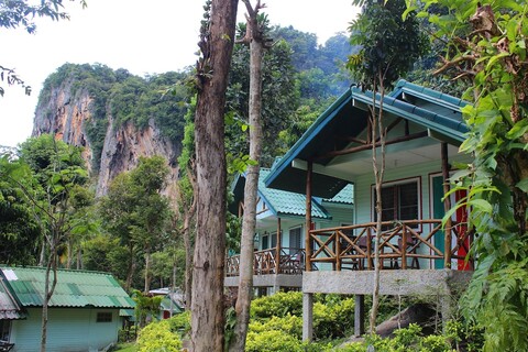 칠 아웃 바 & 방갈로스