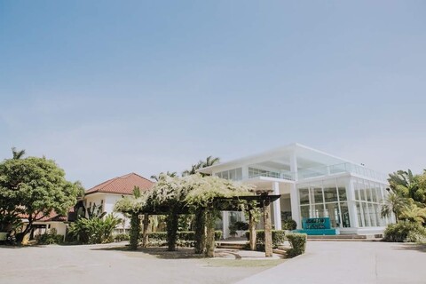 샤토 바이 더 시